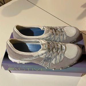 Skechers gray/white bikers